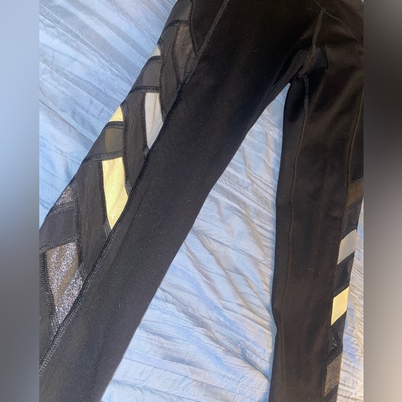 Victoria’s Secret New Knockout Legging Size Small - Picture 2 of 6